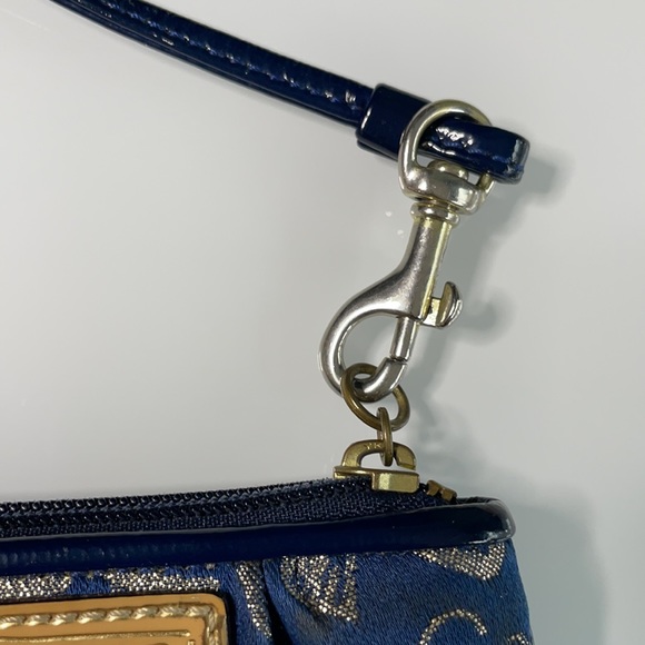 Coach Wristlet - Picture 4 of 8